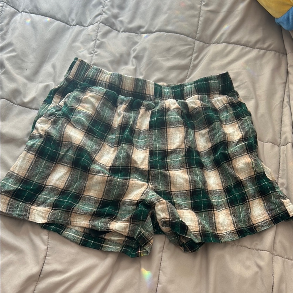 ZYIA Green and White Cargo Shorts with Plaid Design